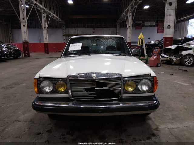 44588299 :رقم المزاد ، WDBAB33A6CB002220 vin ، 1982 Mercedes-benz 300 Dt مزاد بيع