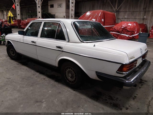 1982 MERCEDES-BENZ 300 WDBAB33A6CB002220 Photo 2