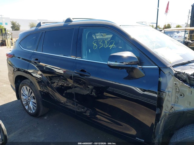Toyota Highlander Hybrid Platinum 2024 5TDEBRCH5RS608497 Image 14