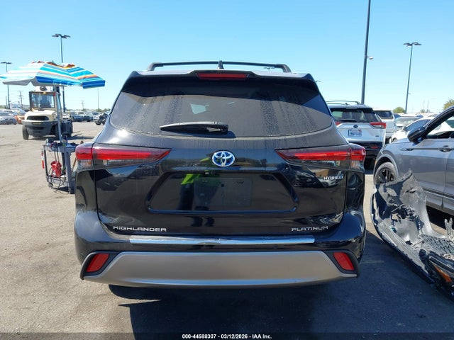 Toyota Highlander Hybrid Platinum 2024 5TDEBRCH5RS608497 Image 17