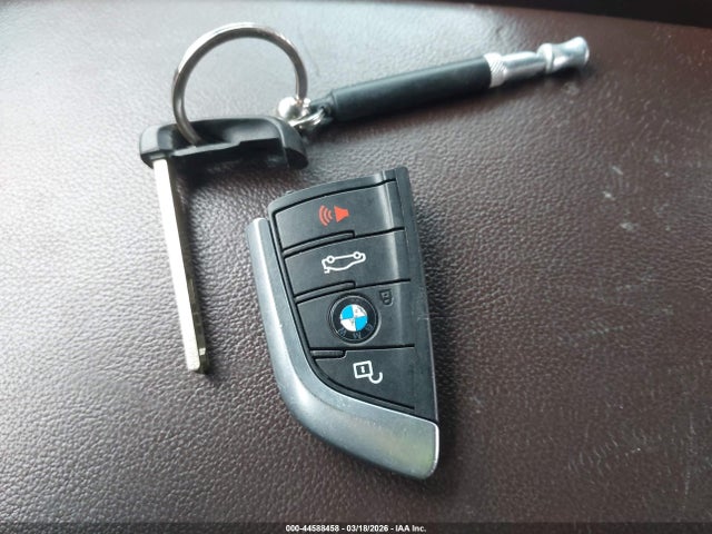 2019 BMW X3 5UXTR9C58KLE18338 Photo 10