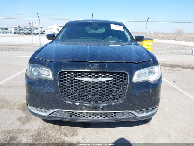 44588482 :رقم المزاد ، 2C3CCARG9KH581205 vin ، 2019 Chrysler 300 Touring Awd مزاد بيع