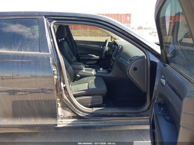 44588482 :رقم المزاد ، 2C3CCARG9KH581205 vin ، 2019 Chrysler 300 Touring Awd مزاد بيع
