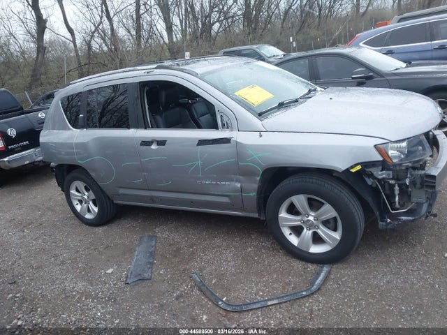 44588500 :رقم المزاد ، 1C4NJDEBXFD324398 vin ، 2015 Jeep Compass High Altitude Edition مزاد بيع