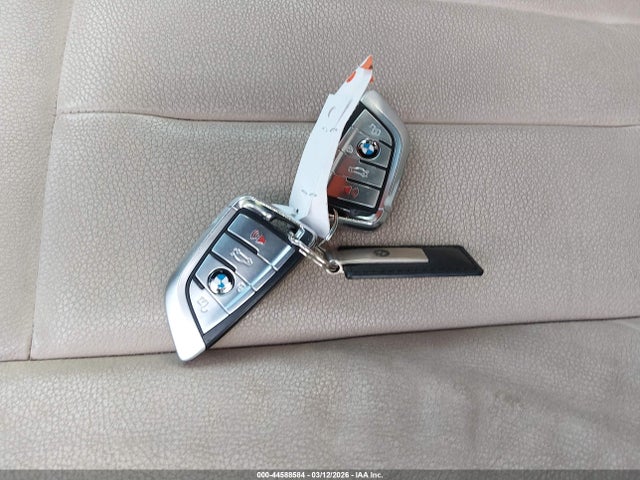 44588584 :رقم المزاد ، 5UXKR2C37H0U22423 vin ، 2017 Bmw X5 Sdrive35i مزاد بيع