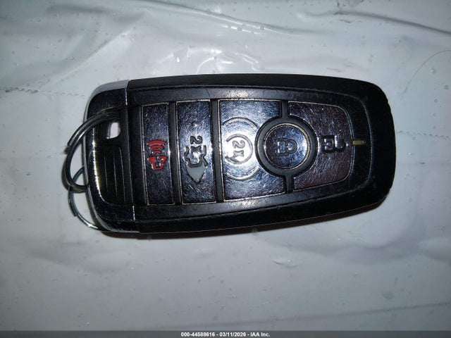 1LN6L9PKXL5603067 Lincoln Continental Standard