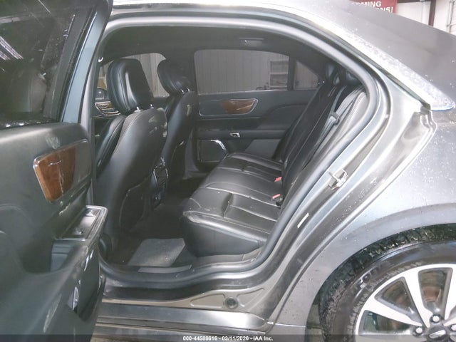 1LN6L9PKXL5603067 Lincoln Continental Standard