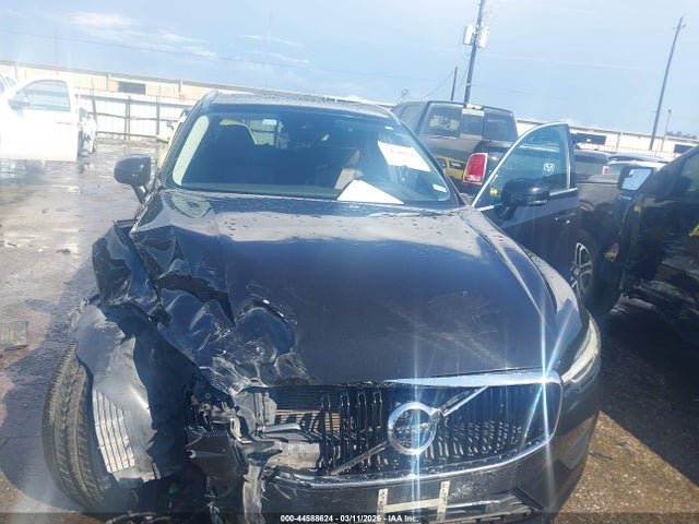 2018 VOLVO XC60 YV4A22RK4J1014507 Photo 9