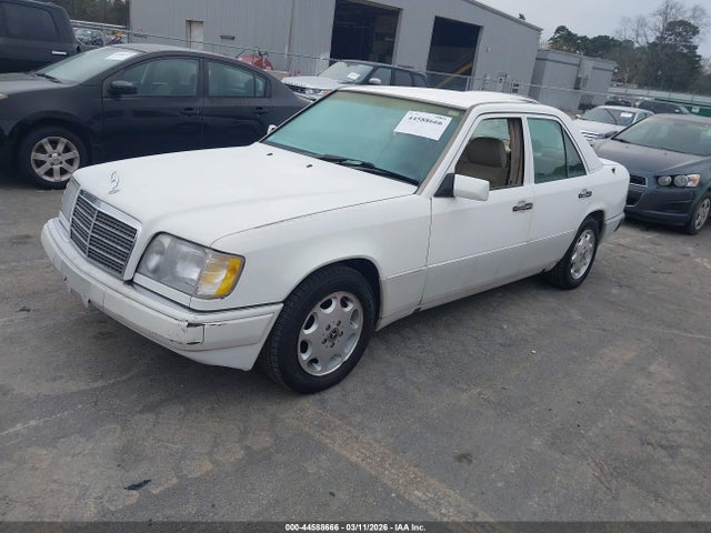 1995 MERCEDES-BENZ E WDBEA32E9SC240922 Photo 1