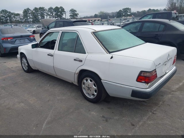 1995 MERCEDES-BENZ E WDBEA32E9SC240922 Photo 2