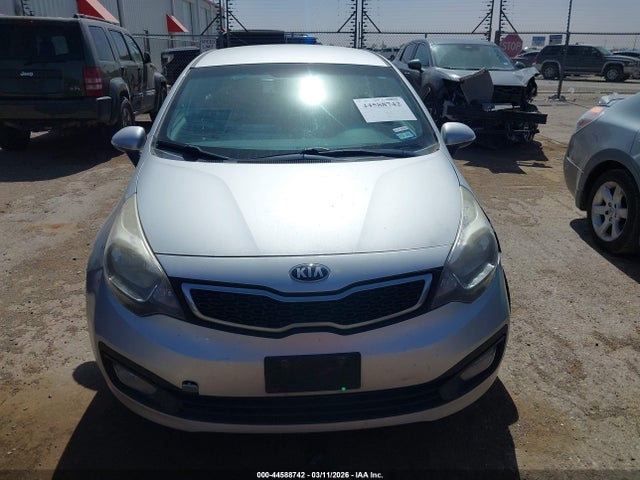44588742 :رقم المزاد ، KNADN4A38E6381147 vin ، 2014 Kia Rio Ex مزاد بيع