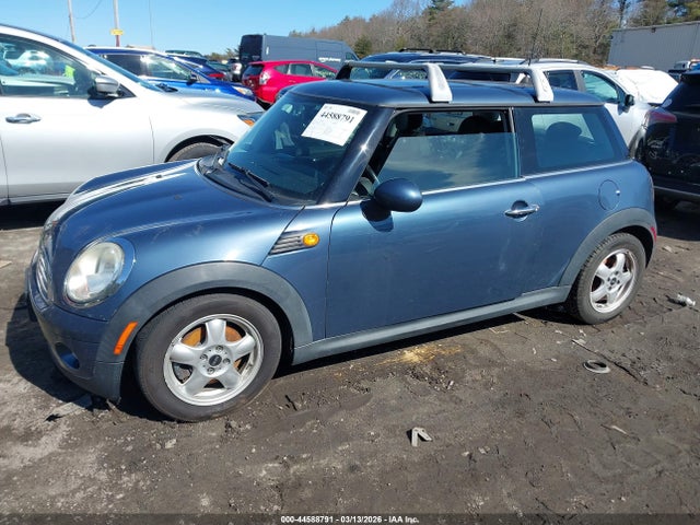 2010 MINI COOPER WMWMF3C59ATZ23065 Photo 1