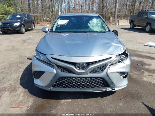 44588995 :رقم المزاد ، 4T1B11HK3JU043660 vin ، 2018 Toyota Camry Se مزاد بيع