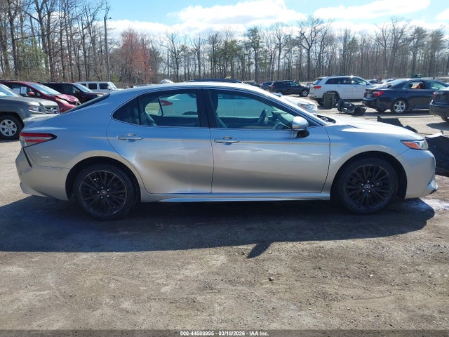44588995 :رقم المزاد ، 4T1B11HK3JU043660 vin ، 2018 Toyota Camry Se مزاد بيع