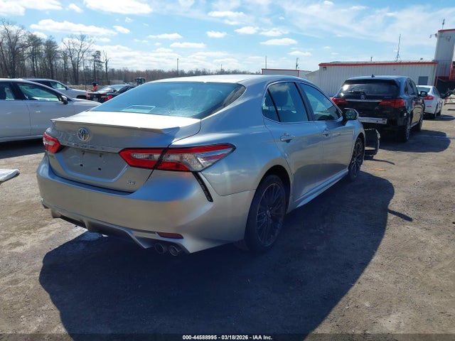 44588995 :رقم المزاد ، 4T1B11HK3JU043660 vin ، 2018 Toyota Camry Se مزاد بيع