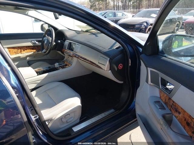 2011 JAGUAR XF SAJWA0FB8BLR94626 Photo 4