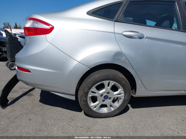 Ford FIESTA SE 2015 3FADP4BJ8FM221593 Image 18