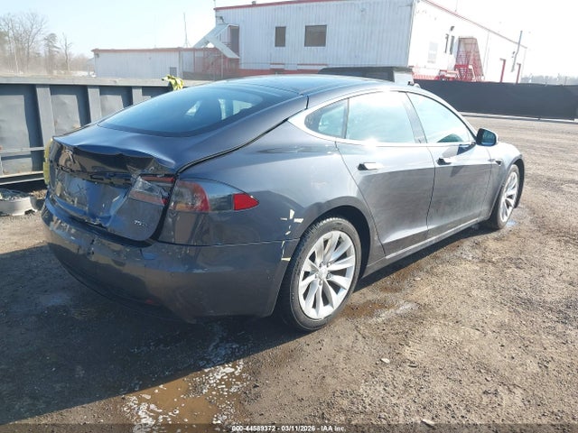 2018 TESLA MODEL S 5YJSA1E28JF272207 Photo 3