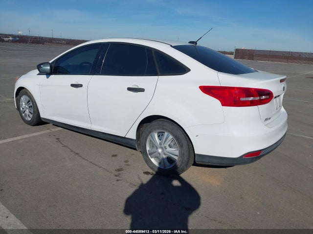 Ford FOCUS S 2018 1FADP3E26JL230768 Image 3