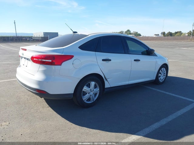 Ford FOCUS S 2018 1FADP3E26JL230768 Image 4
