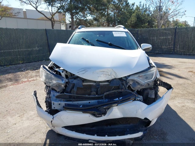 2T3WFREV1JW483951 Toyota Rav4 Xle
