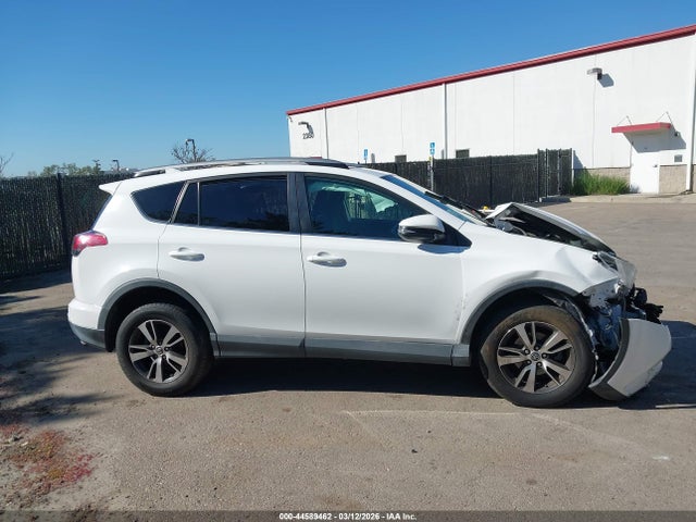 2T3WFREV1JW483951 Toyota Rav4 Xle
