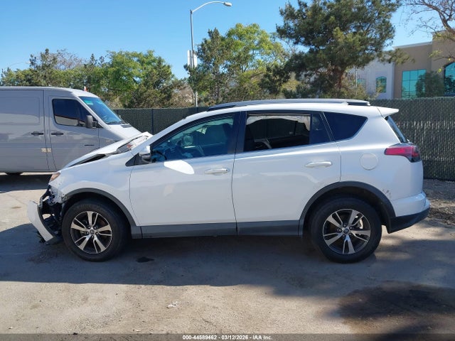 2T3WFREV1JW483951 Toyota Rav4 Xle