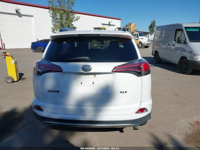 2T3WFREV1JW483951 Toyota Rav4 Xle