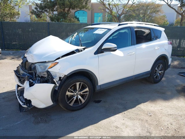 2T3WFREV1JW483951 Toyota Rav4 Xle