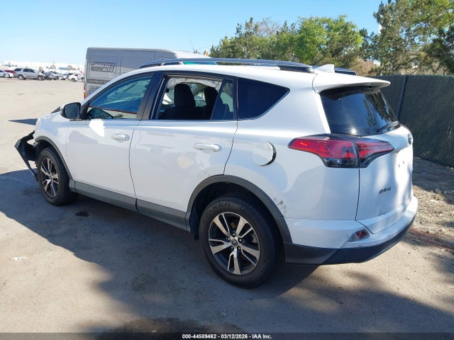 2T3WFREV1JW483951 Toyota Rav4 Xle