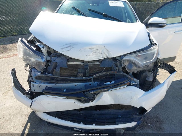 2T3WFREV1JW483951 Toyota Rav4 Xle