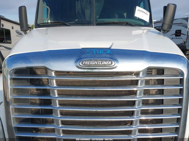 Продажа на аукционе авто 2013 Freightliner Cascadia 125, vin: 3AKJGLDR3DSBV3700, номер лота: 44589663