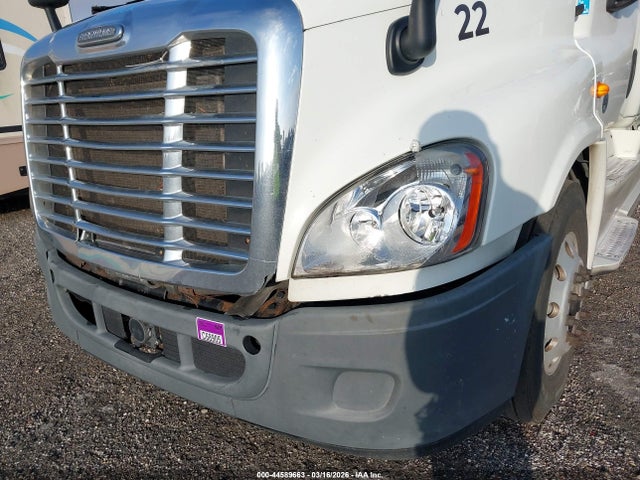 Продажа на аукционе авто 2013 Freightliner Cascadia 125, vin: 3AKJGLDR3DSBV3700, номер лота: 44589663
