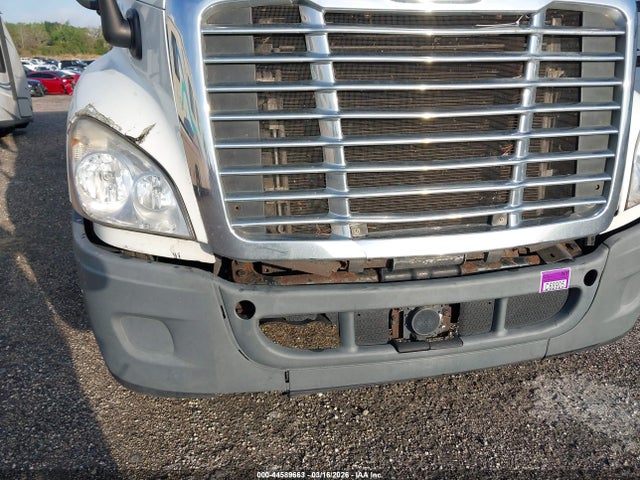 Продажа на аукционе авто 2013 Freightliner Cascadia 125, vin: 3AKJGLDR3DSBV3700, номер лота: 44589663