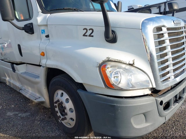 Продажа на аукционе авто 2013 Freightliner Cascadia 125, vin: 3AKJGLDR3DSBV3700, номер лота: 44589663