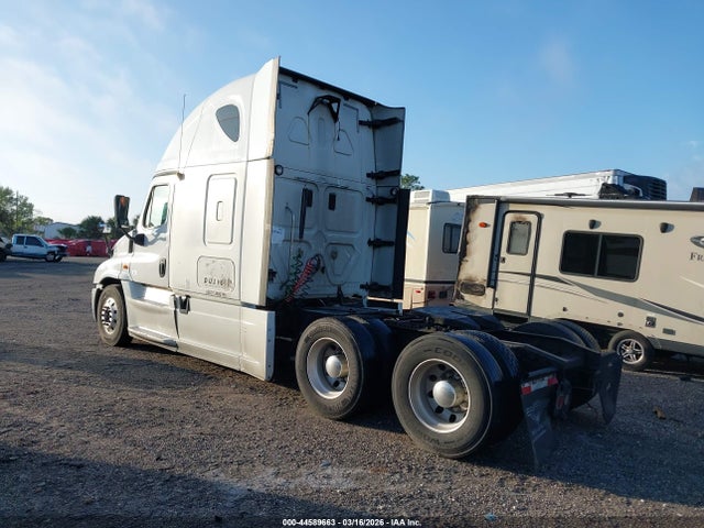 Продажа на аукционе авто 2013 Freightliner Cascadia 125, vin: 3AKJGLDR3DSBV3700, номер лота: 44589663