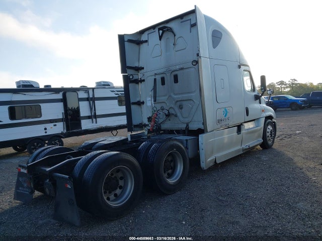 Продажа на аукционе авто 2013 Freightliner Cascadia 125, vin: 3AKJGLDR3DSBV3700, номер лота: 44589663