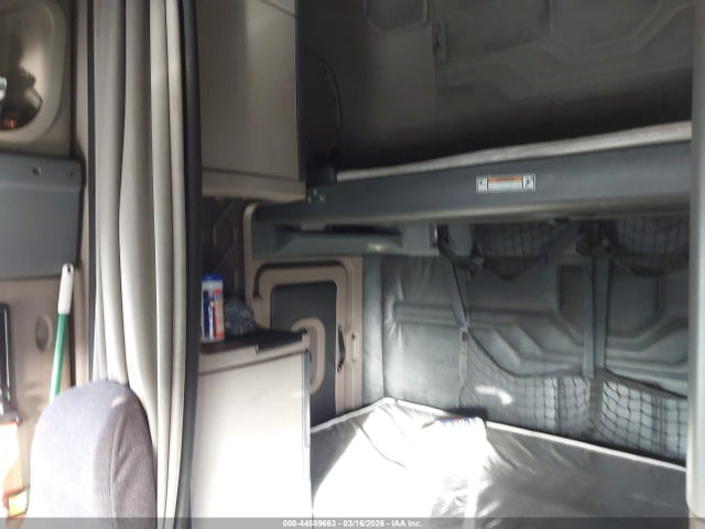 Продажа на аукционе авто 2013 Freightliner Cascadia 125, vin: 3AKJGLDR3DSBV3700, номер лота: 44589663