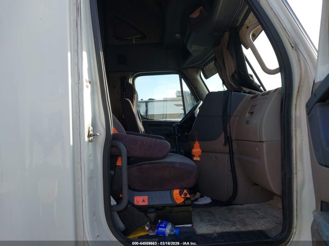 Продажа на аукционе авто 2013 Freightliner Cascadia 125, vin: 3AKJGLDR3DSBV3700, номер лота: 44589663