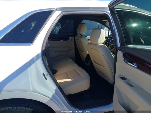 44589711 :رقم المزاد ، 1GYKNCRS7KZ212077 vin ، 2019 Cadillac Xt5 Luxury مزاد بيع