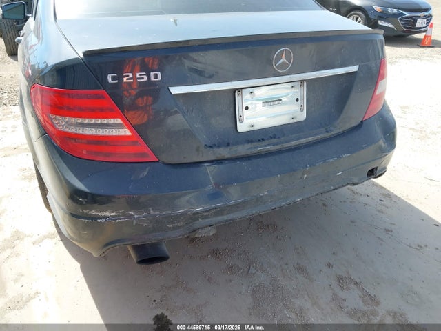 2012 Mercedes-benz C 250 Luxury/sport მანქანა იყიდება აუქციონზე, vin: WDDGF4HBXCR231939, აუქციონის ნომერი: 44589715