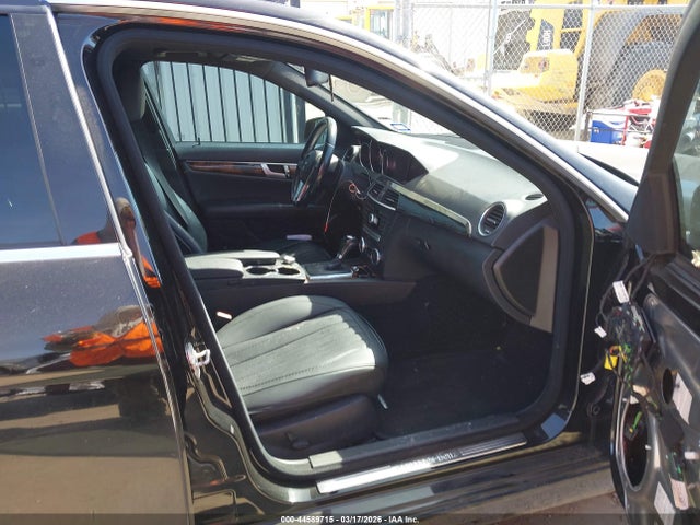 2012 Mercedes-benz C 250 Luxury/sport მანქანა იყიდება აუქციონზე, vin: WDDGF4HBXCR231939, აუქციონის ნომერი: 44589715