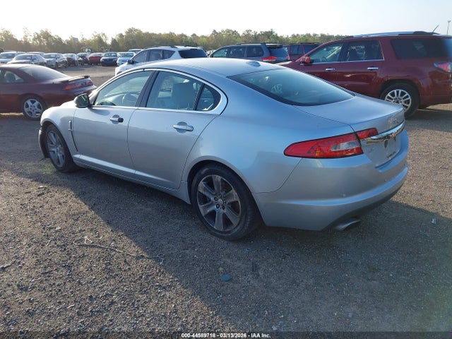2011 JAGUAR XF SAJWA0FB1BLS16782 Photo 2