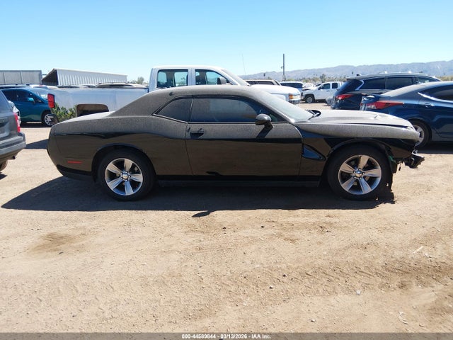 2C3CDZAG4FH865208 Dodge Challenger Sxt