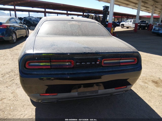 2C3CDZAG4FH865208 Dodge Challenger Sxt
