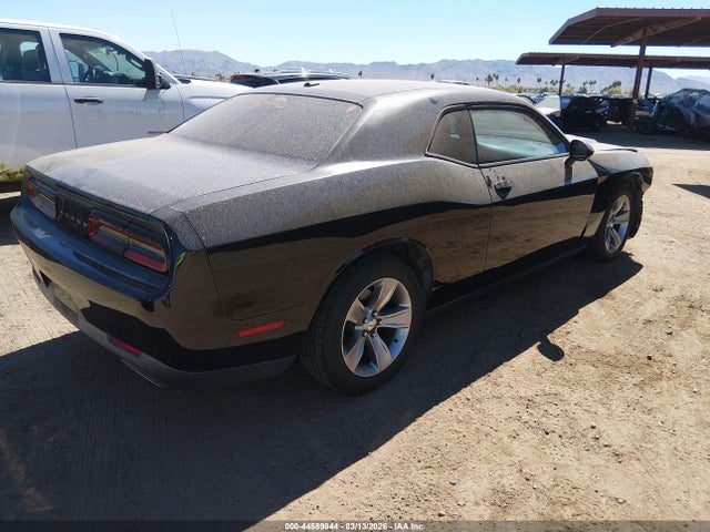 2C3CDZAG4FH865208 Dodge Challenger Sxt