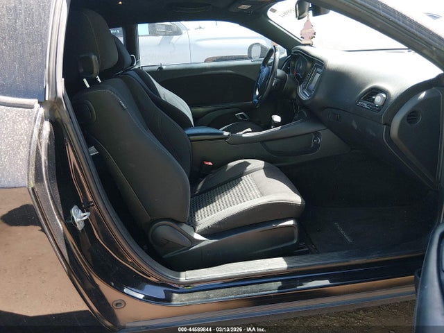 2C3CDZAG4FH865208 Dodge Challenger Sxt