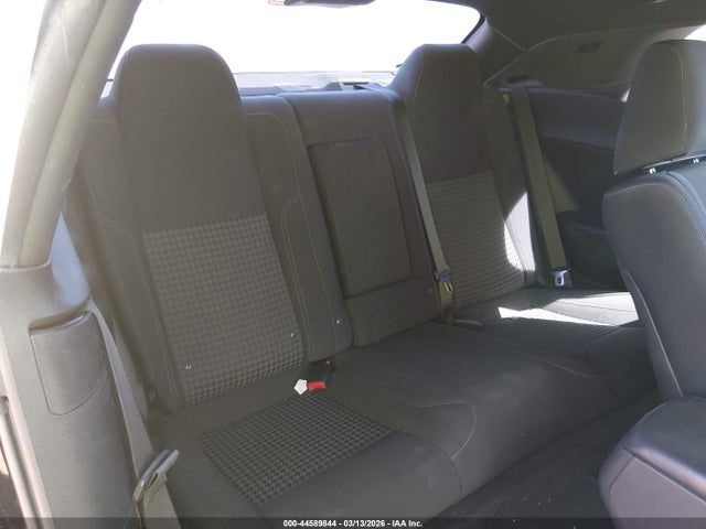 2C3CDZAG4FH865208 Dodge Challenger Sxt