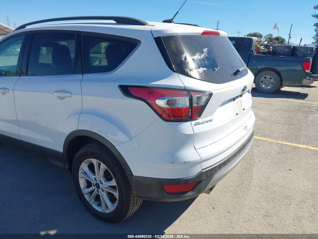 1FMCU0GD1JUB73929 Ford ESCAPE SE