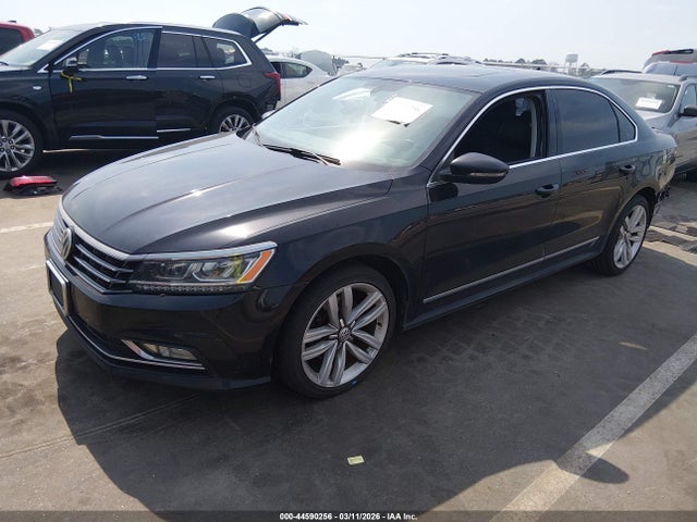 2017 VOLKSWAGEN PASSAT 1VWGT7A36HC054143 Photo 1